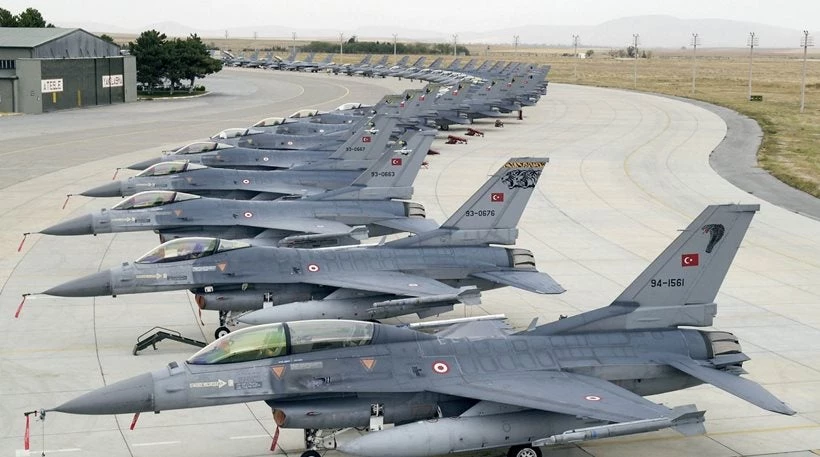 Συνεχίζει τους «αποκεφαλισμούς» ο Ερντογάν: Ισόβια σε 57 αεροπόρους για συμμετοχή στο πραξικόπημα